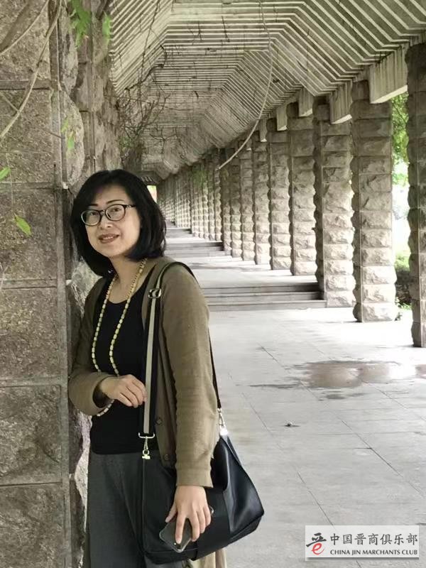 贾悦文 北京沁木春服饰有限公司 总经理