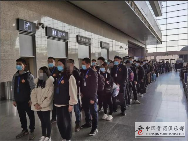 广东省公安厅侦破跨境网络赌博案，查扣上百张银行卡和电话卡