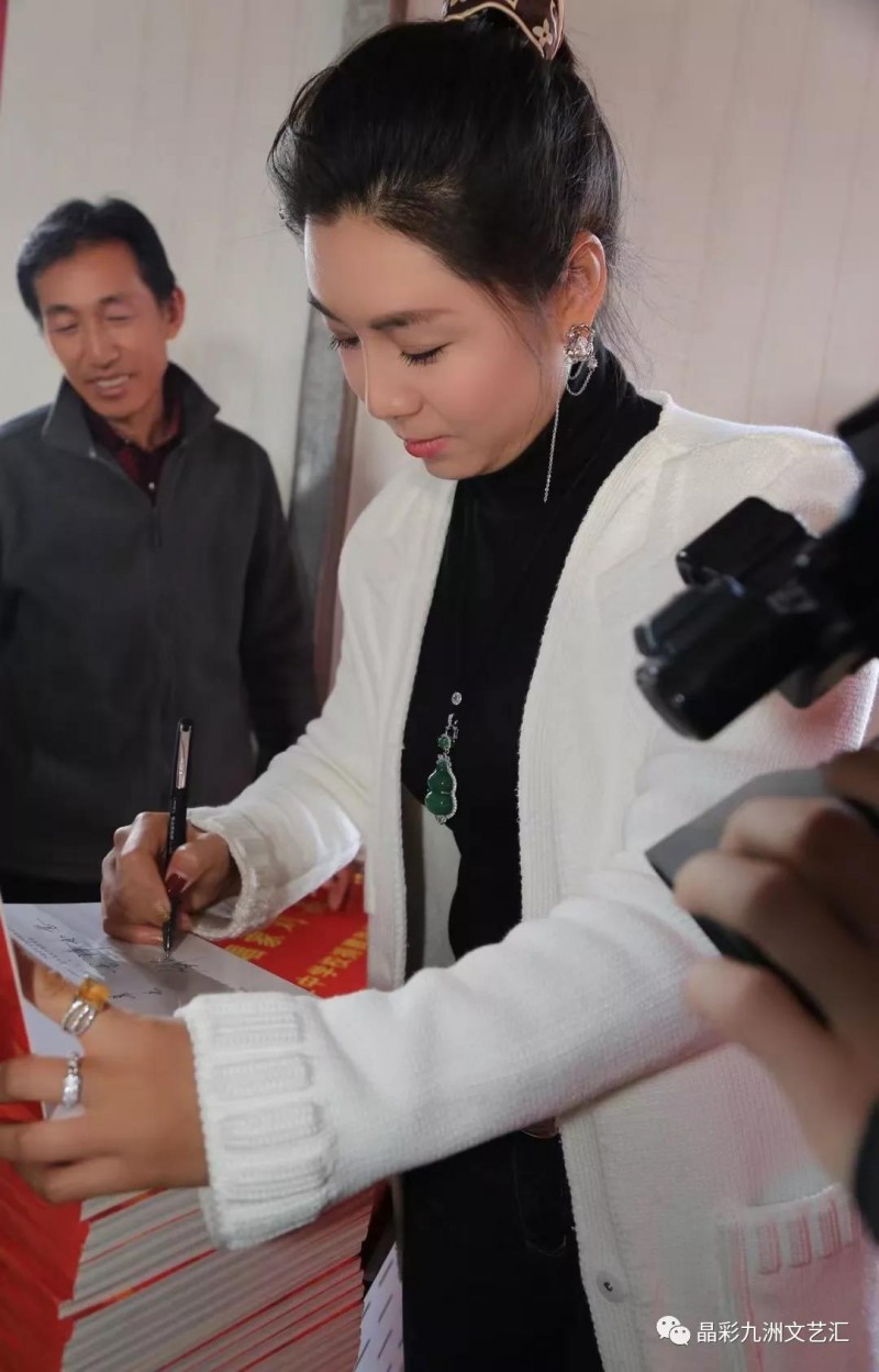 山西籍歌唱家刘晶回家乡传递爱心