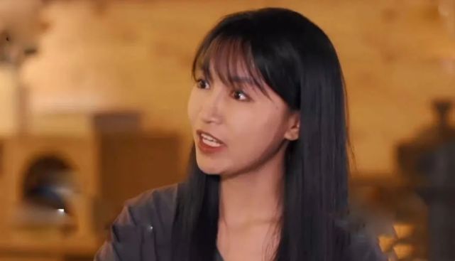 往坑里带节奏的“助理”| 李子柒微念“战事”升级,价值数十亿IP风雨飘摇