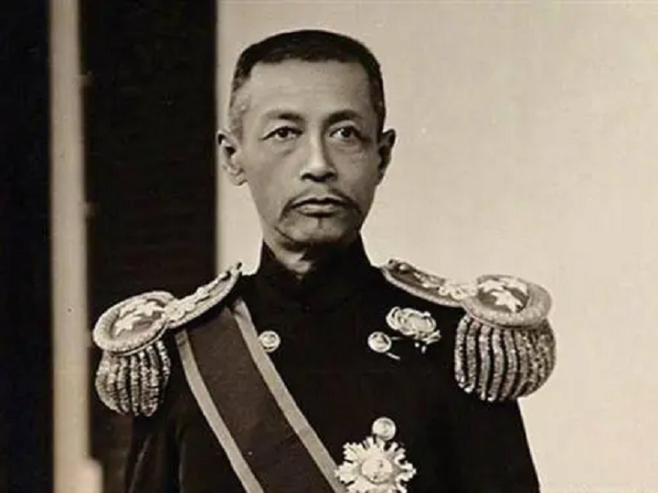 清朝海军总司令萨镇冰，49年坚持留在大陆，听闻志愿军胜利落泪