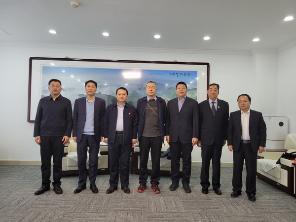 乌兰察布市委书记隋维钧接见签约代表