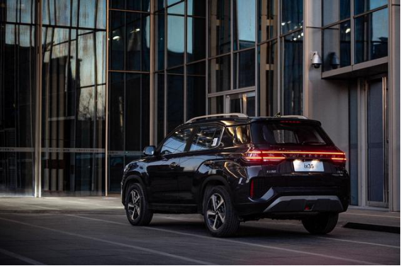 北京现代ix35和日产逍客哪个好？北京现代ix35颜值高，15万SUV首选1258