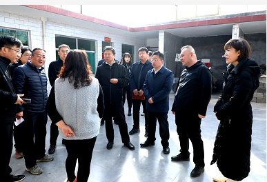 张望村等地,张建全一行认真听取村干部和驻村工作队关于灾后恢复重建