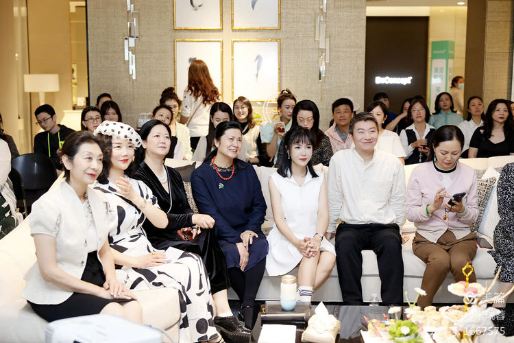 晋商米瑞蓉:借一段时光,让我重回美好 ——英国皇家骨瓷鉴赏沙龙