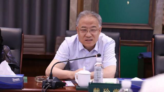 晋商银行、太重集团与鹏飞集团交流座谈会在鹏飞集团召开