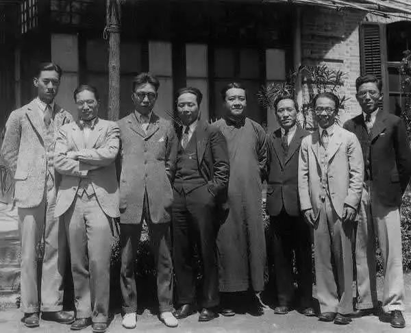 一群没用的迂腐文人