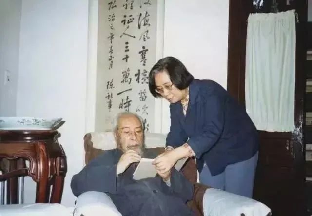 一群没用的迂腐文人