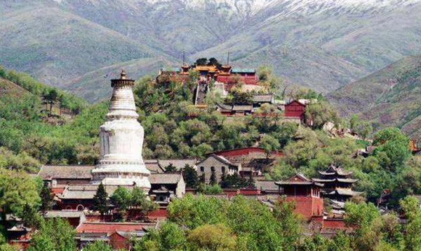 在晋商活跃的时期,五台山寺院如何利用多方资源获益?