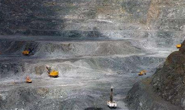 在晋商活跃的时期,五台山寺院如何利用多方资源获益?