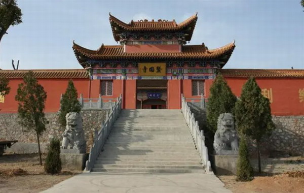 在晋商活跃的时期,五台山寺院如何利用多方资源获益?