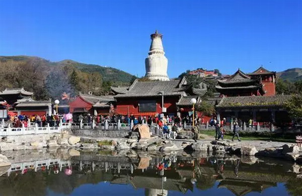 在晋商活跃的时期,五台山寺院如何利用多方资源获益?