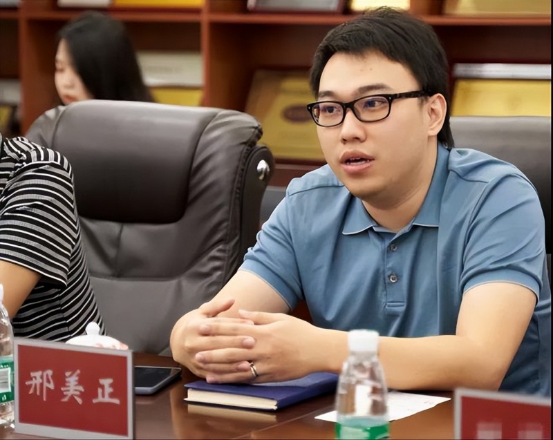 12个人,不到30岁就担任上市公司董事长,看他们的爹,原来不一般