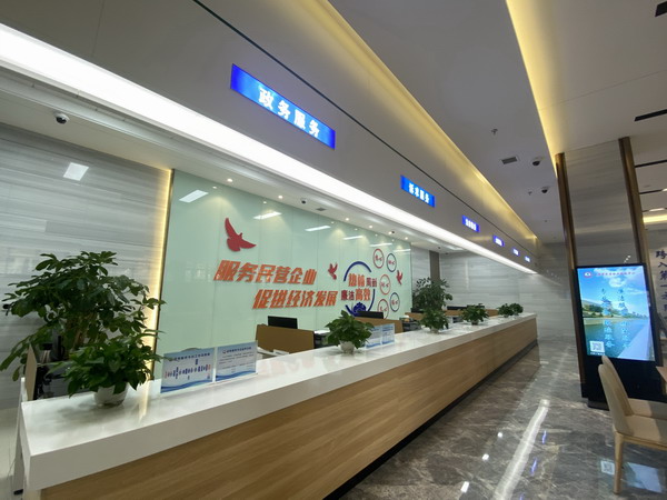 大同市民营企业服务中心 晋商俱乐部秘书长刘文斌与大同市市委副书记艾凌宇等座谈