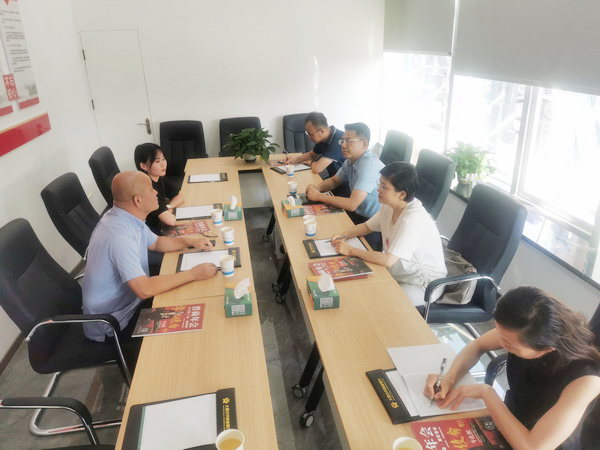 大同市民营企业服务中心 晋商俱乐部秘书长刘文斌与大同市市委副书记艾凌宇等座谈