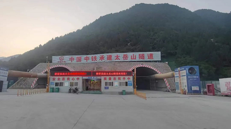 黎霍高速太岳山隧道右洞突破2千米大关