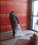 电梯间里的尴尬男女 | 山西120接阳性确诊者 任由确诊者自由行动么?