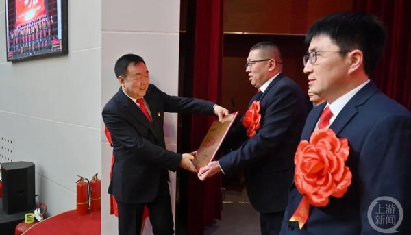 潞宝走进吕梁 | 离柳焦煤集团隆重召开2023年度工作会议 潞宝集团党委书记杨秀远受邀莅临大会