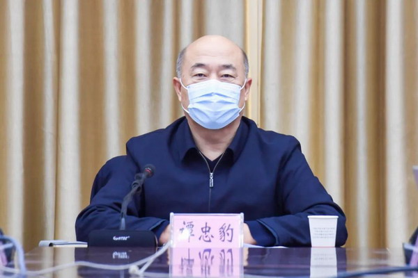 汾酒总经理谭忠豹深入科技质量管理部、技术中心、质量检测中心调研