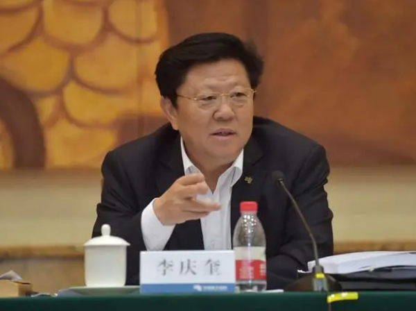 李庆奎2019年被调查 据说他是第一个讲出&ldquo;起步即冲刺 开局即决战&rdquo;的人