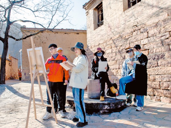 中国北方国际写生基地泽城驿站迎来了晋中学院的170名美术系师生