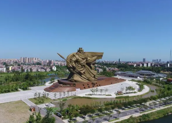 去年拆完至今未迁建 调查：荆州57米高巨型关公像去哪了？播