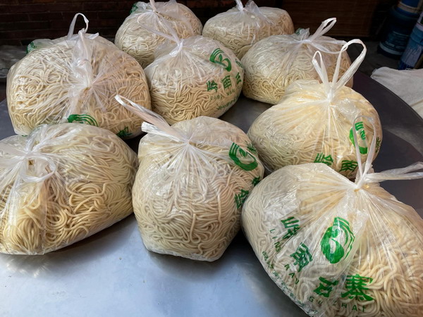 目睹了山西农村的传统土葬，和阴阳先生聊了很多日月。