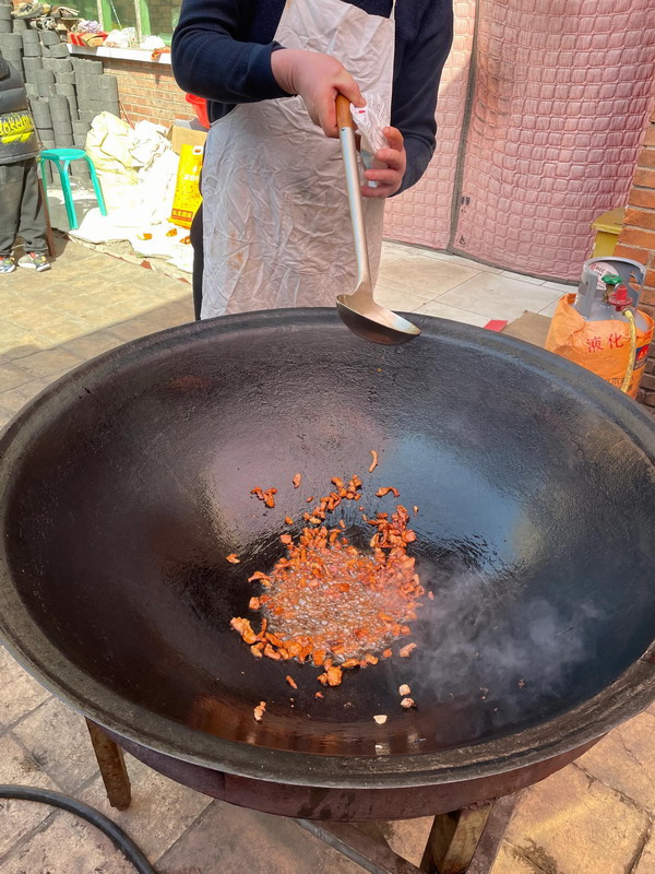 目睹了山西农村的传统土葬，和阴阳先生聊了很多日月。