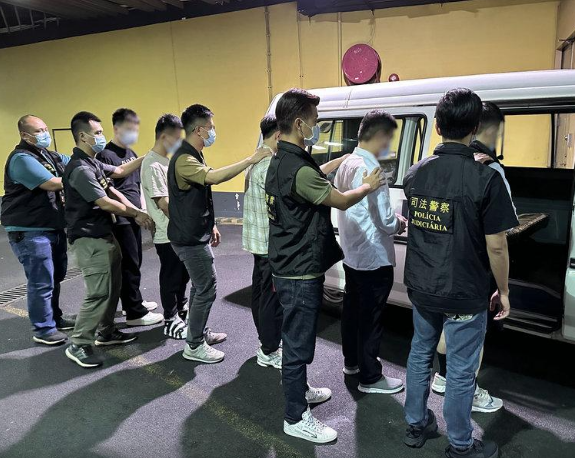 赌场斗殴的结局 | 澳门官方公布赌场混战最新案情！ 13名内地客被捕，最高5年不准入境