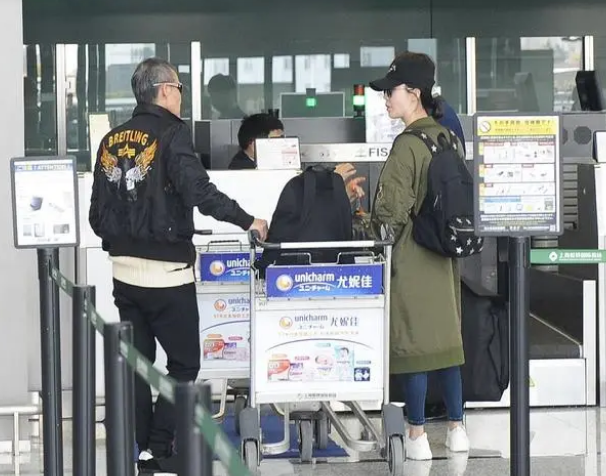 田朴珺否认与王石离婚，婚姻状况成谜，离婚她可能获得巨额财富