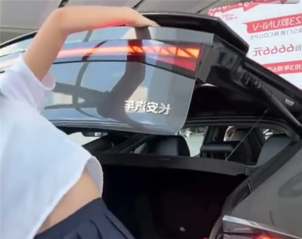 长安汽车尾翼把女主播夹的惨叫连连 岚图CEO：实测自家车型没问题