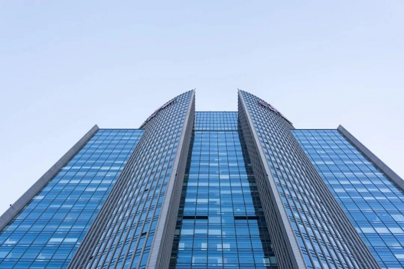 浙江纽扣大王伟星系章卡鹏,550亿豪赌地产