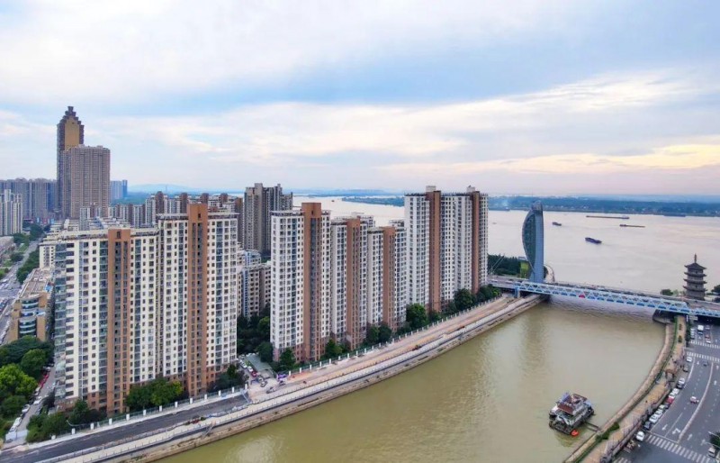 浙江纽扣大王伟星系章卡鹏,550亿豪赌地产