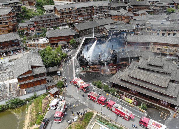 贵州西江村发生火灾致6人受伤2人遇难
