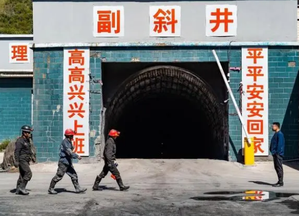 榆林富豪石磊：26岁下海，旗下30多家公司，强势掌控府谷精煤镁矿