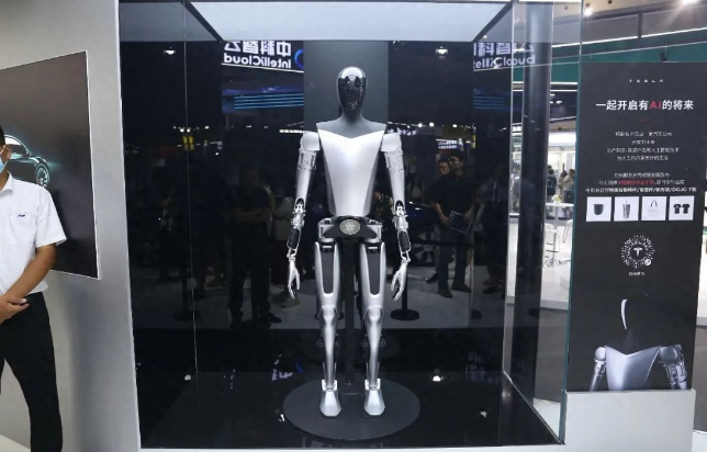 93年天才少年稚晖君出走华为半年后，造出人形机器人，售价20万