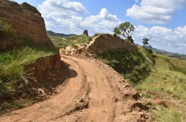右玉为了挖掘机通过 | 山西“省保”明代三十二长城遭拦腰“斩断”!
