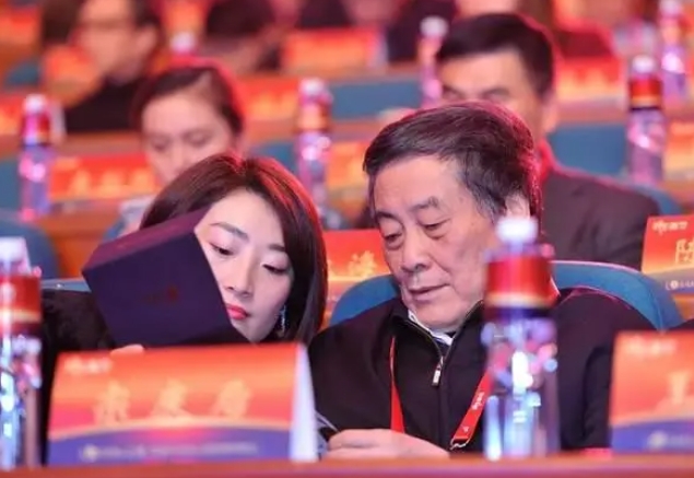 江湖再无宗庆后 | 宗庆后留给女儿500亿重担