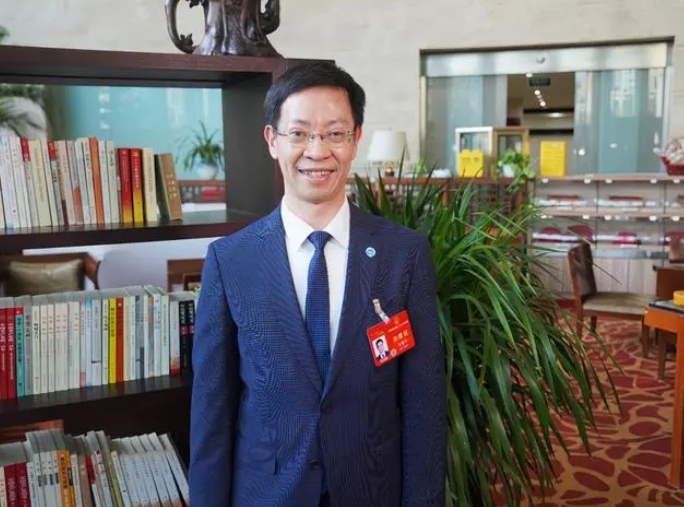 全国人大代表余淼杰：建议大范围普及高铁“月票” 将“数电票”试点推广至全国