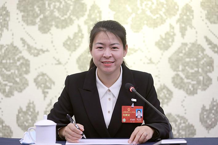 90后村支书温善连代表：建议提高农村养老金标准