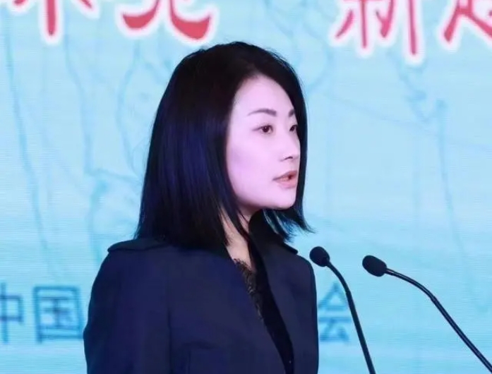 老兵新将宗馥莉亮相饮料工业协会 阐释&ldquo;饮料产业新质生产力&rdquo;&ldquo;科技赋能绿色&rdquo;