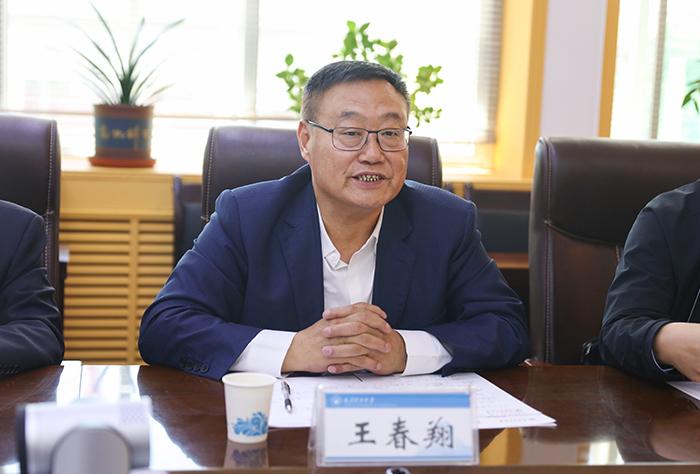 山西华翔集团董事长王春翔