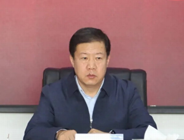 山西五台县县长贾文柱充分利用土地整理流转、养殖、光伏产业