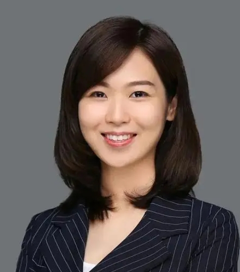 鹏华美女基金经理萧嘉倩赌博式投资!重仓押注致5月收益倒数第一