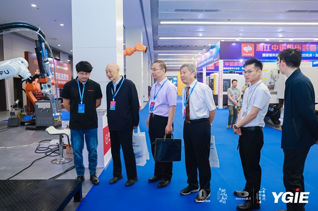 中国机电产品流通协会张祚岭会长出席2024长三角国际绿色智能装备博览会开幕式并致辞