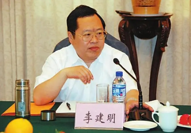 晋商长治南烨实业集团董事长李建明，2012年已支持政法大学教育基金500万