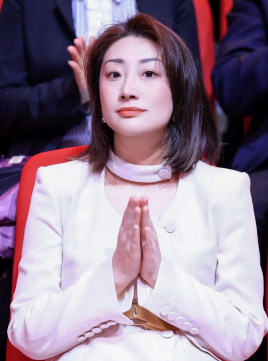 谁的娃哈哈？集团拥有商标，宗馥莉则把控遍布全国的饮料生产公司