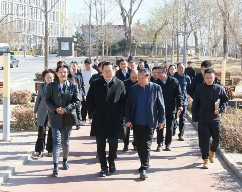 房山区委书记邹劲松一行赴巨燕集团北京金融安全产业园及巨燕.燕京府项目调研指导
