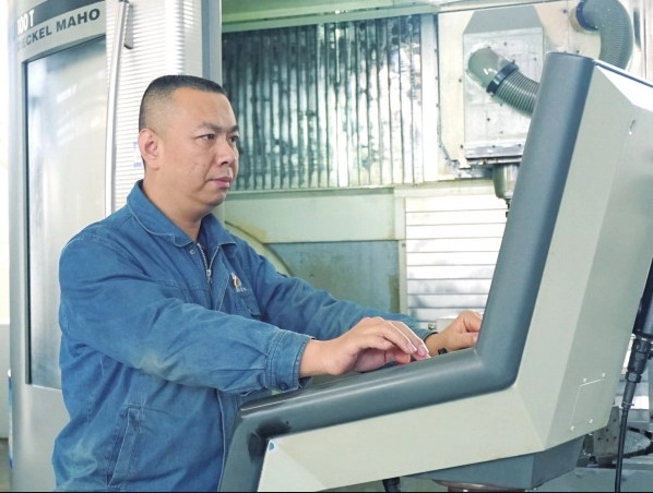 山西航天清华装备有限责任公司四事业部一车间阀件加工单元班组长艾敏