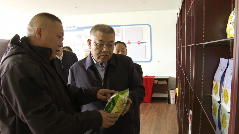 梁军调研指导供热准备、安全生产、食品安全等工作1